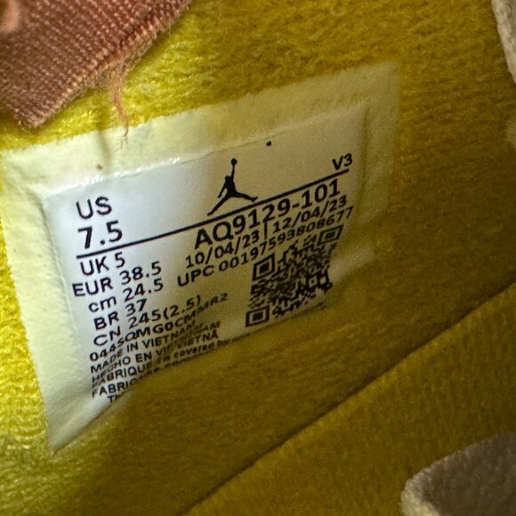 Size 7.5 Nike Air Jordan 4 Retro White Coconut Milk Womens Sneaker AQ9129-101 - Picture 10 of 10